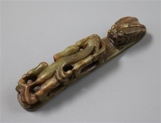 A Chinese hardstone dragon belt hook